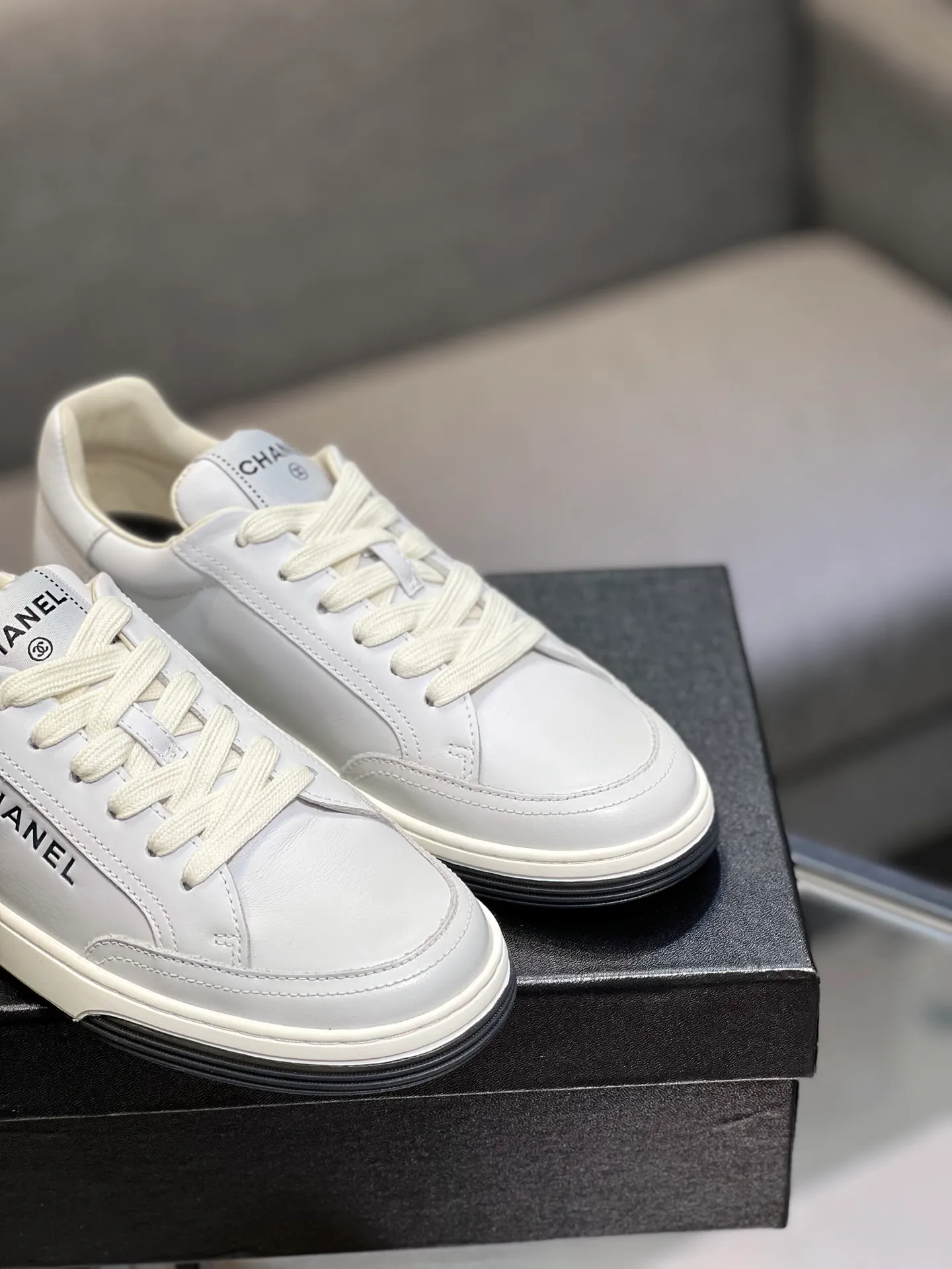 Men's men's shoes💰660 Exclusive real shots (top version) CHANEL Chanel's new panda sneakers Panda shoes Chanel 2025ss color matching thick-soled casual sports shoes sneakers Counter synchronization The counter is very popular Very difficult to buy a shoe The most popular thick-soled panda shoes on the Internet It is obvious that Xiaoxiang control cannot miss it Simple and versatile white shoes that have both good looks and comfort Thick sole increases height, is super versatile and can be worn with eyes closed😍 Whoever wears it will look better. Upper: calfskin. Lining: imported sheepskin lining. Outsole: TPU original outsole. Size: 35-44 (41 for women, 40 for men, custom made).